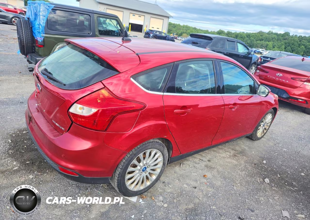 2012 Ford Focus Titanium VIN:1FAHP3N29CL308982 - 3