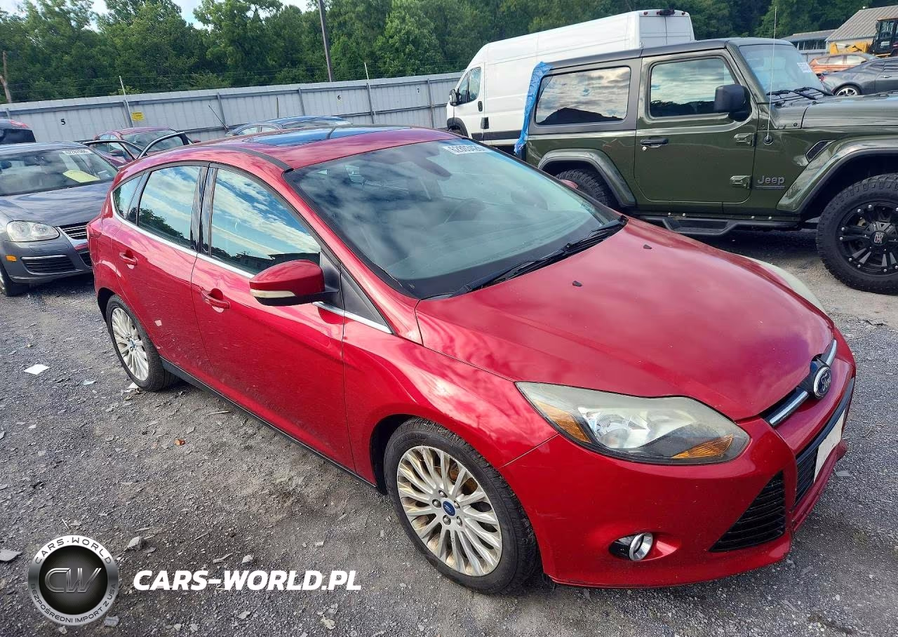 2012 Ford Focus Titanium VIN:1FAHP3N29CL308982 - 4