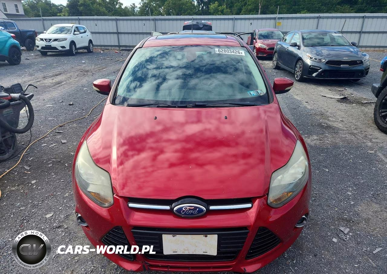 2012 Ford Focus Titanium VIN:1FAHP3N29CL308982 - 5