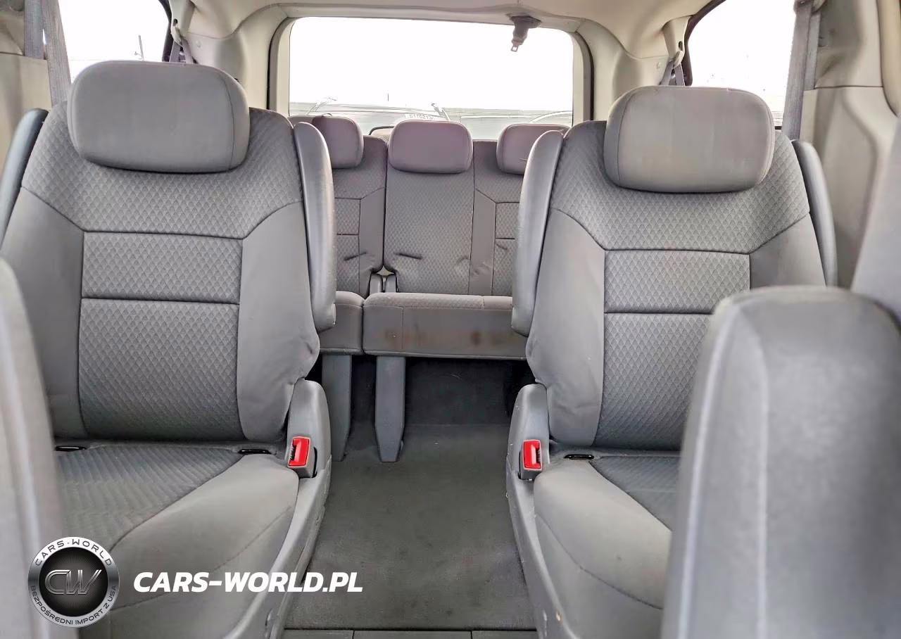 2010 Chrysler Town & Country Lx VIN:2A4RR2D18AR386289 - 10