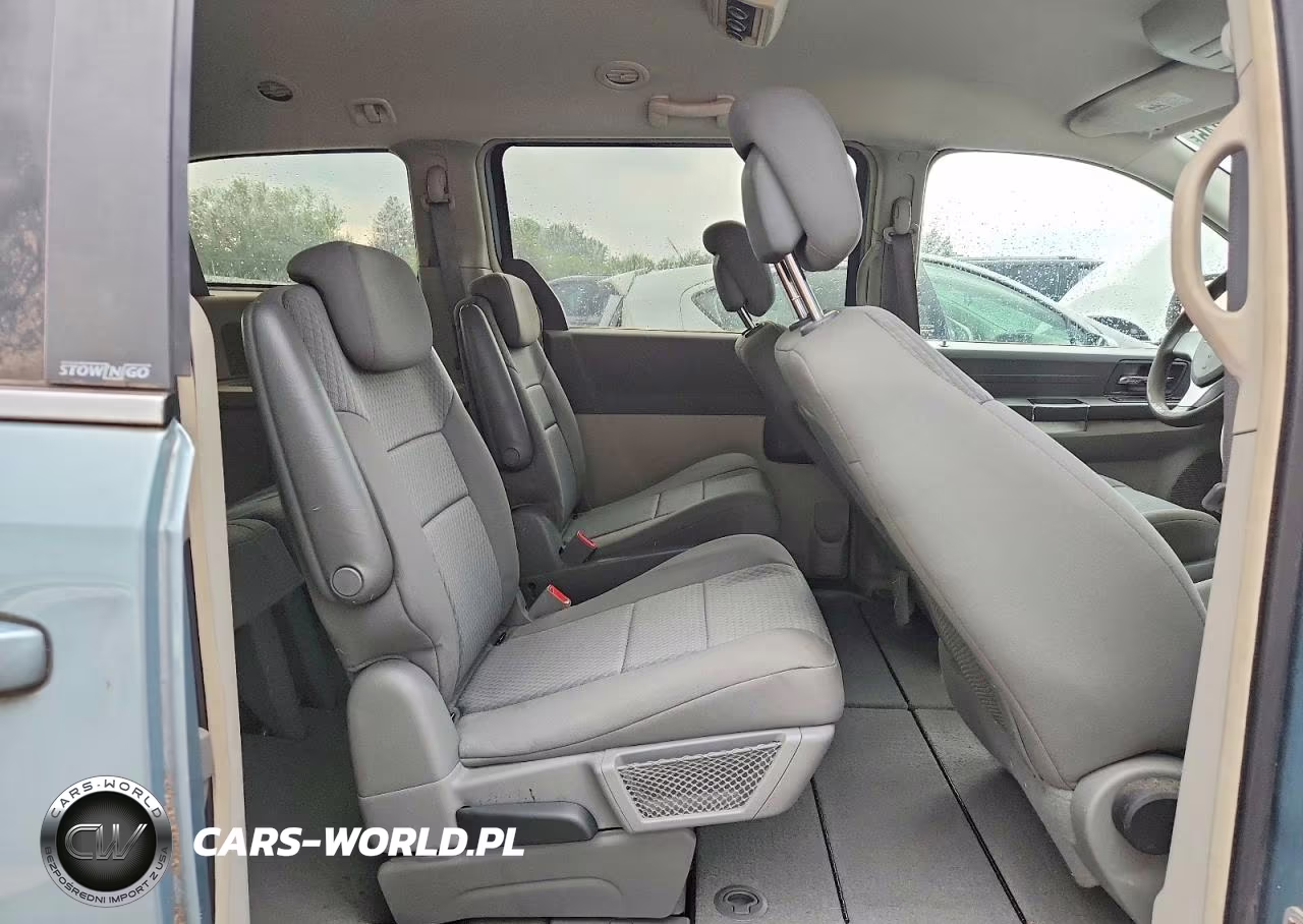 2010 Chrysler Town & Country Lx VIN:2A4RR2D18AR386289 - 11
