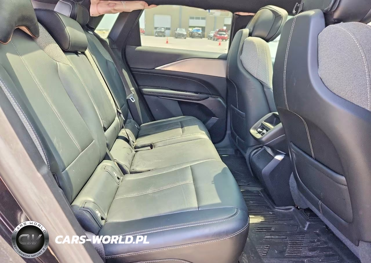 2024 Cadillac Lyriq Tech VIN:1GYKPMRK7RZ108702 - 11
