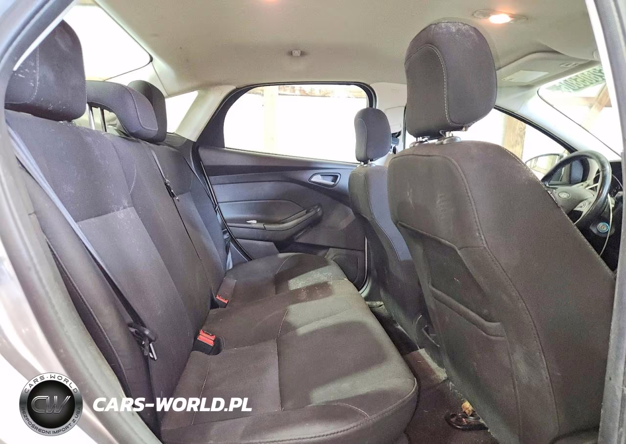 2018 Ford Focus Se VIN:1FADP3FE1JL320208 - 10