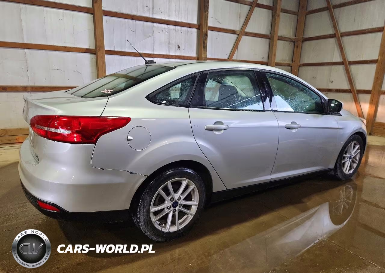 2018 Ford Focus Se VIN:1FADP3FE1JL320208 - 3
