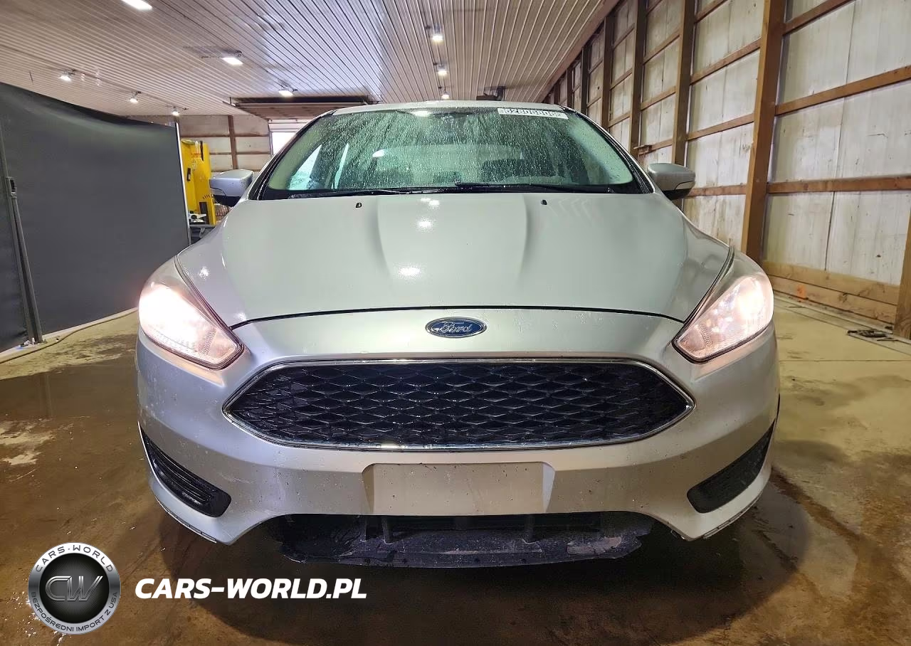 2018 Ford Focus Se VIN:1FADP3FE1JL320208 - 5