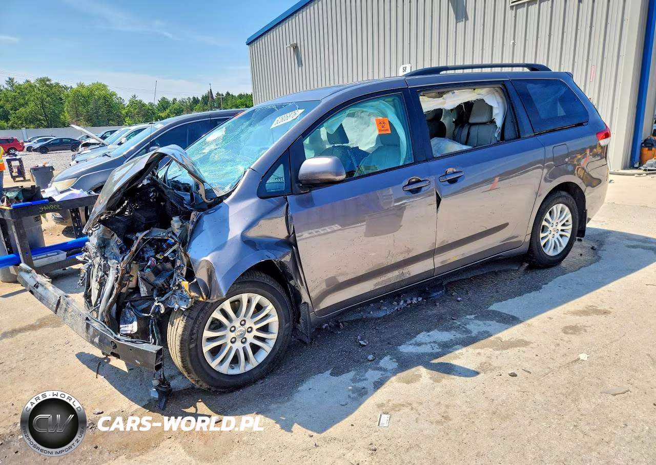 2013 Toyota Sienna Xle 8-Passenger – zdjęcie 1 z 13