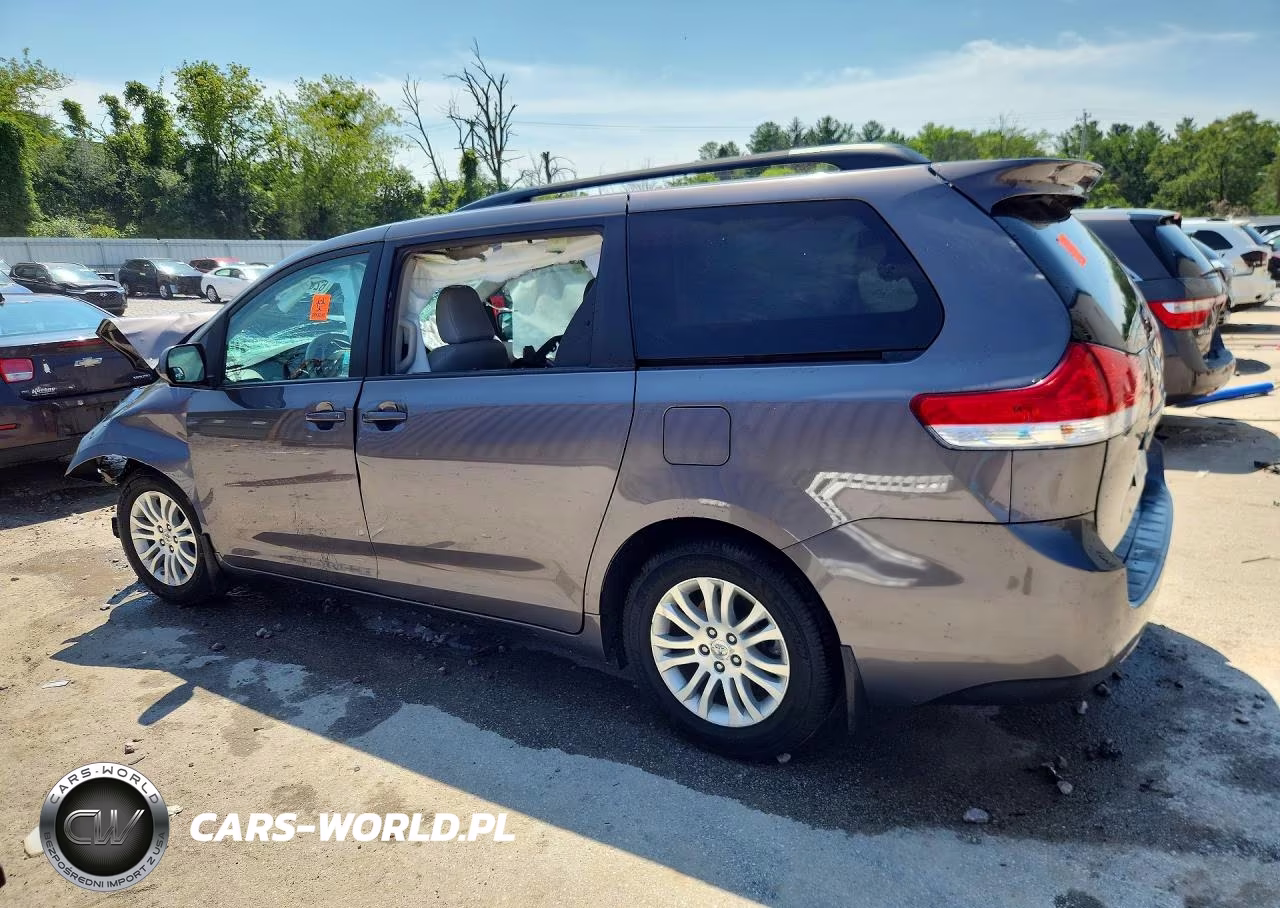 2013 Toyota Sienna Xle 8-Passenger VIN:5TDYK3DC5DS335888 - 2