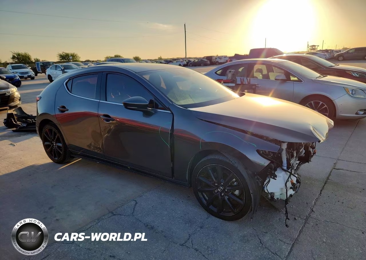 2022 Mazda 3 Premium VIN:JM1BPBML8N1515950 - 4