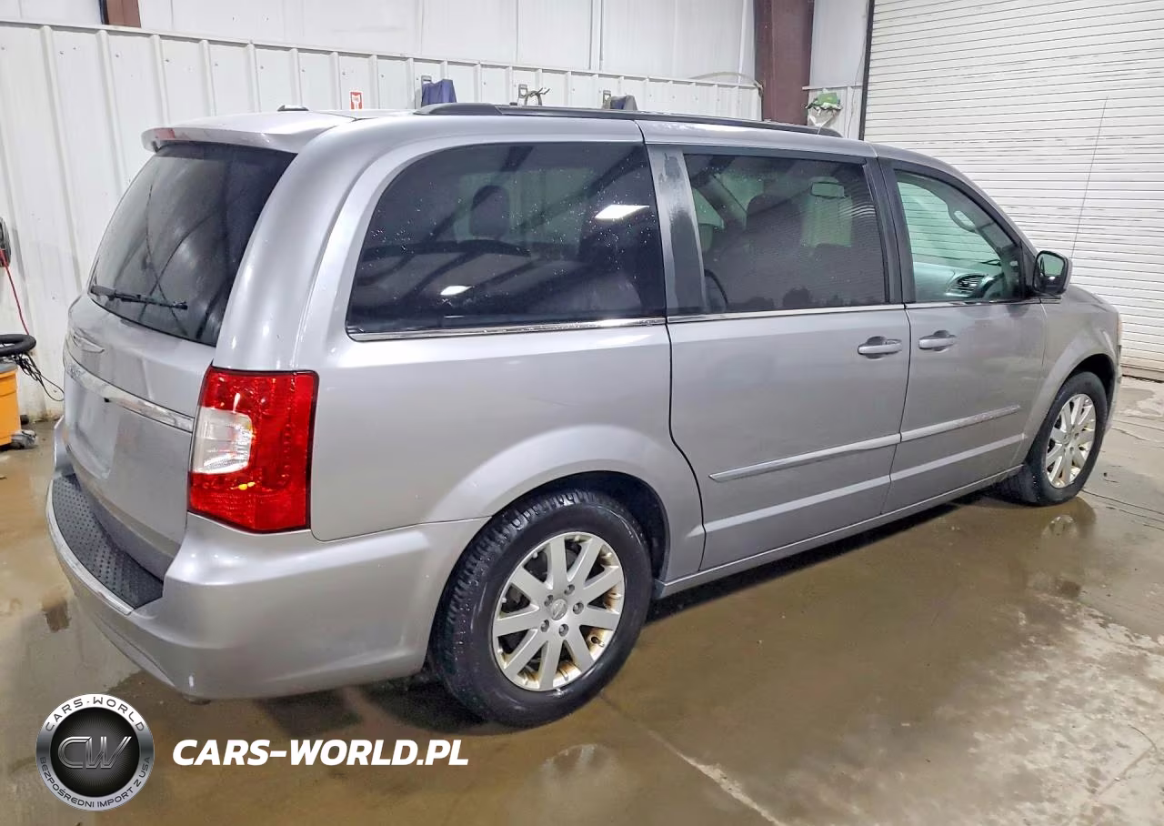 2016 Chrysler Town & Country Touring VIN:2C4RC1BG6GR300592 - 3