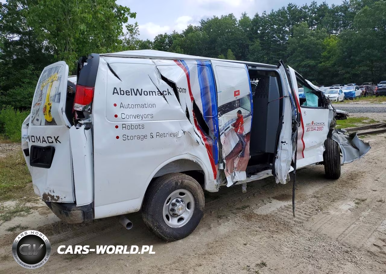 2025 Chevrolet Express VIN:1GCWGAFP2S1114479 - 3