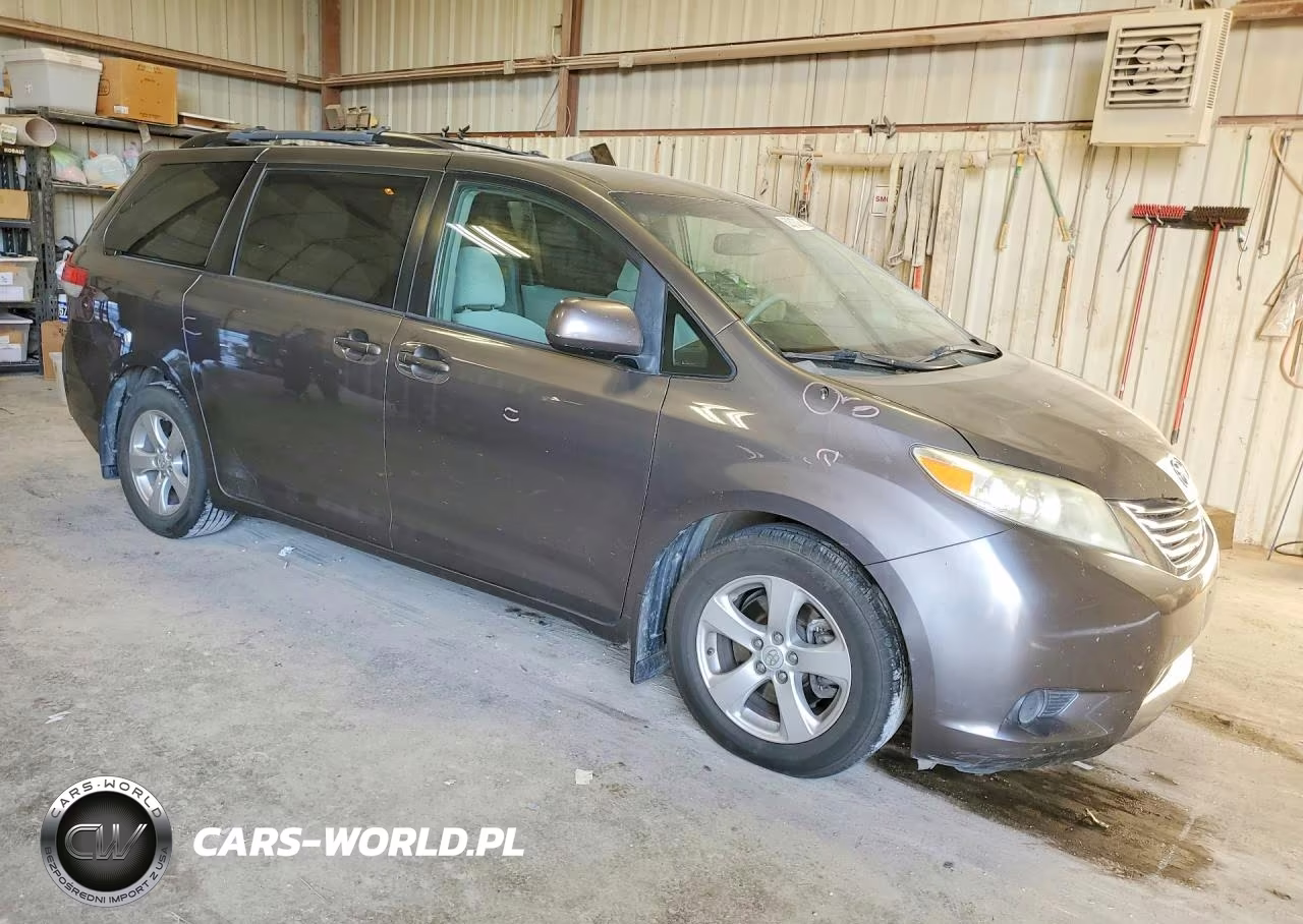 2014 Toyota Sienna Le VIN:5TDKK3DCXES484028 - 4