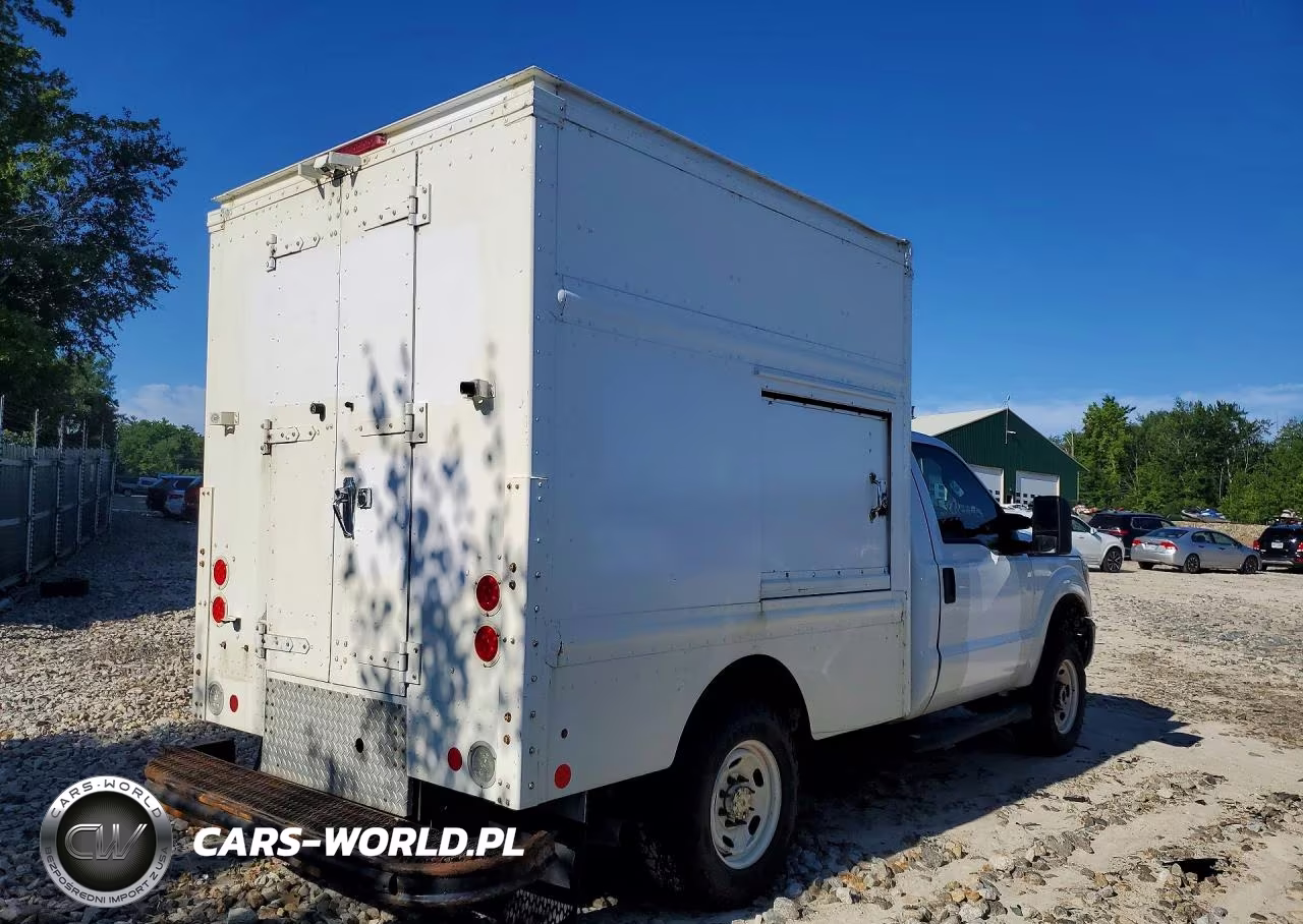 2015 Ford F250 Super Duty Box Truck VIN:1FDBF2B60FED21564 - 3