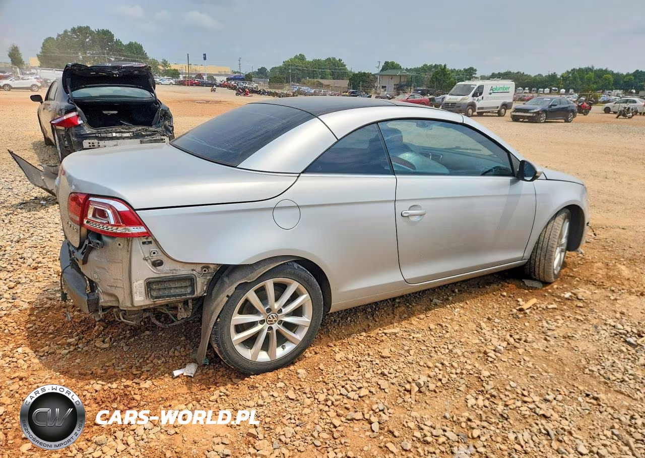 2015 Volkswagen Eos Komfort VIN:WVWBW8AHXFV002621 - 3