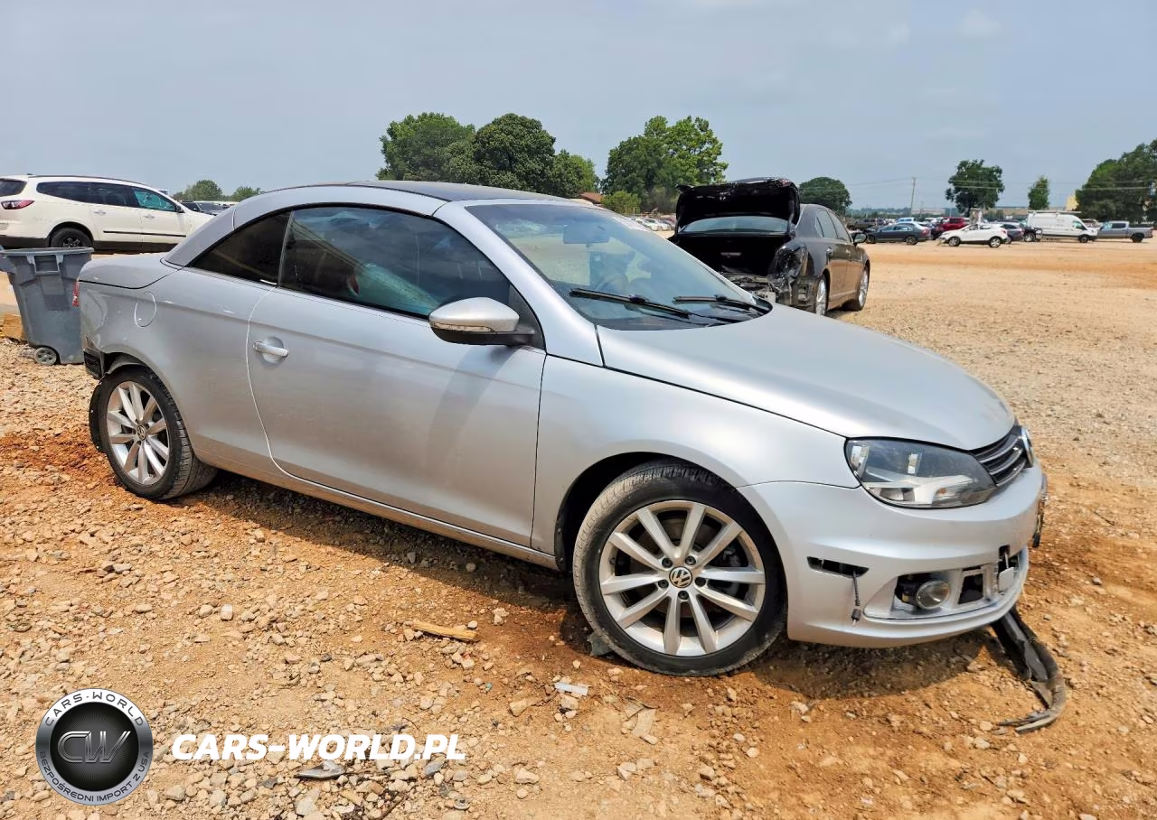2015 Volkswagen Eos Komfort VIN:WVWBW8AHXFV002621 - 4