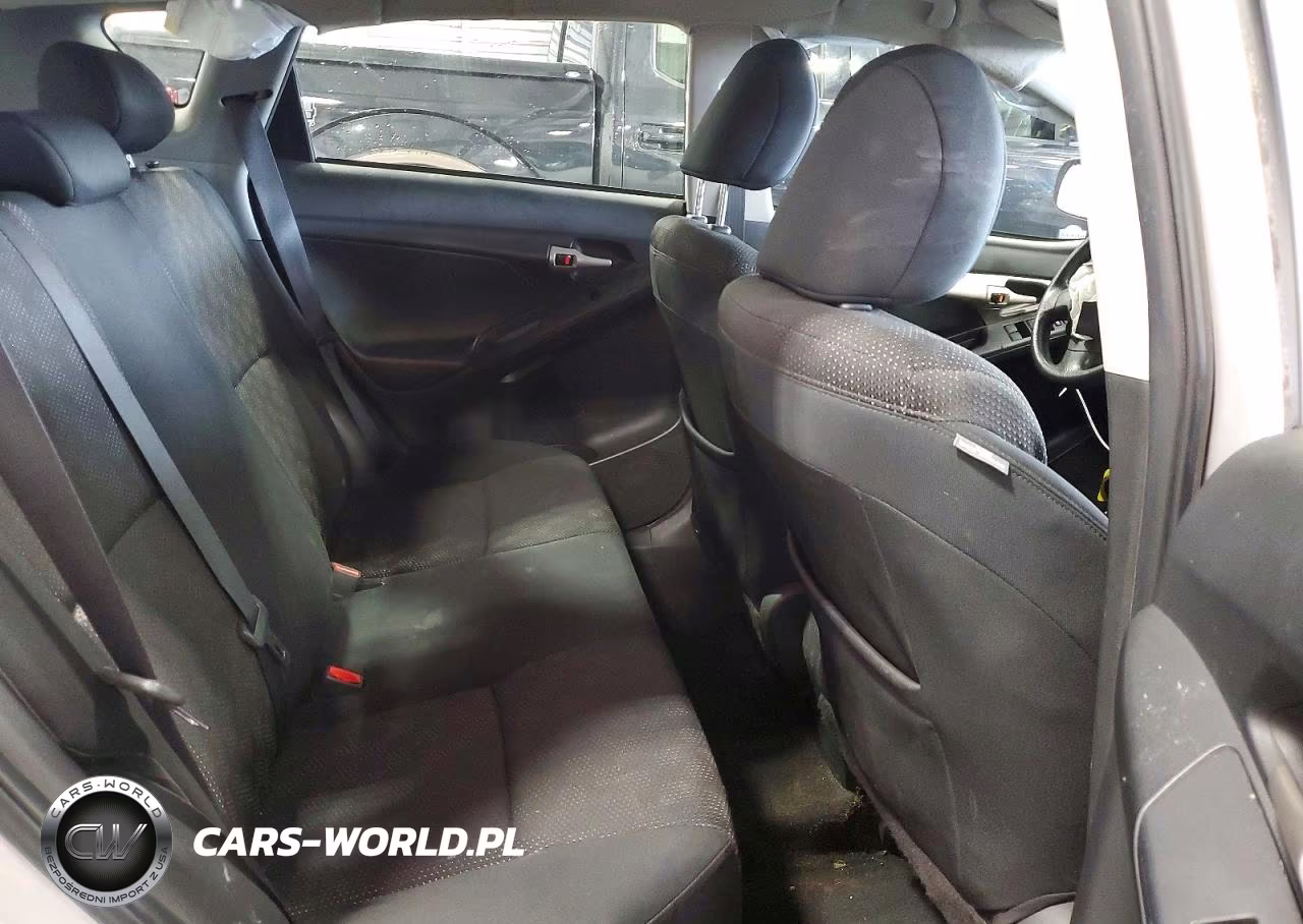 2010 Pontiac Vibe VIN:5Y2SP6E85AZ419562 - 10