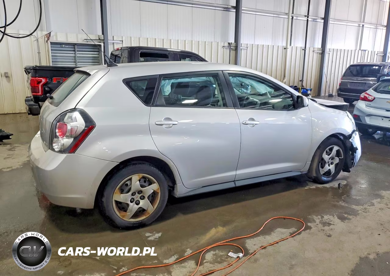 2010 Pontiac Vibe VIN:5Y2SP6E85AZ419562 - 3