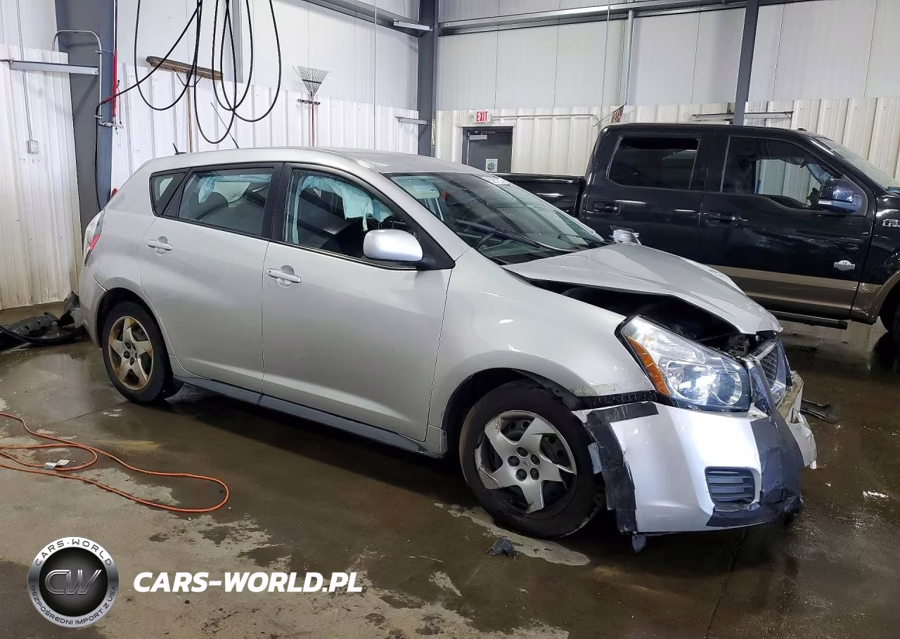 2010 Pontiac Vibe VIN:5Y2SP6E85AZ419562 - 4