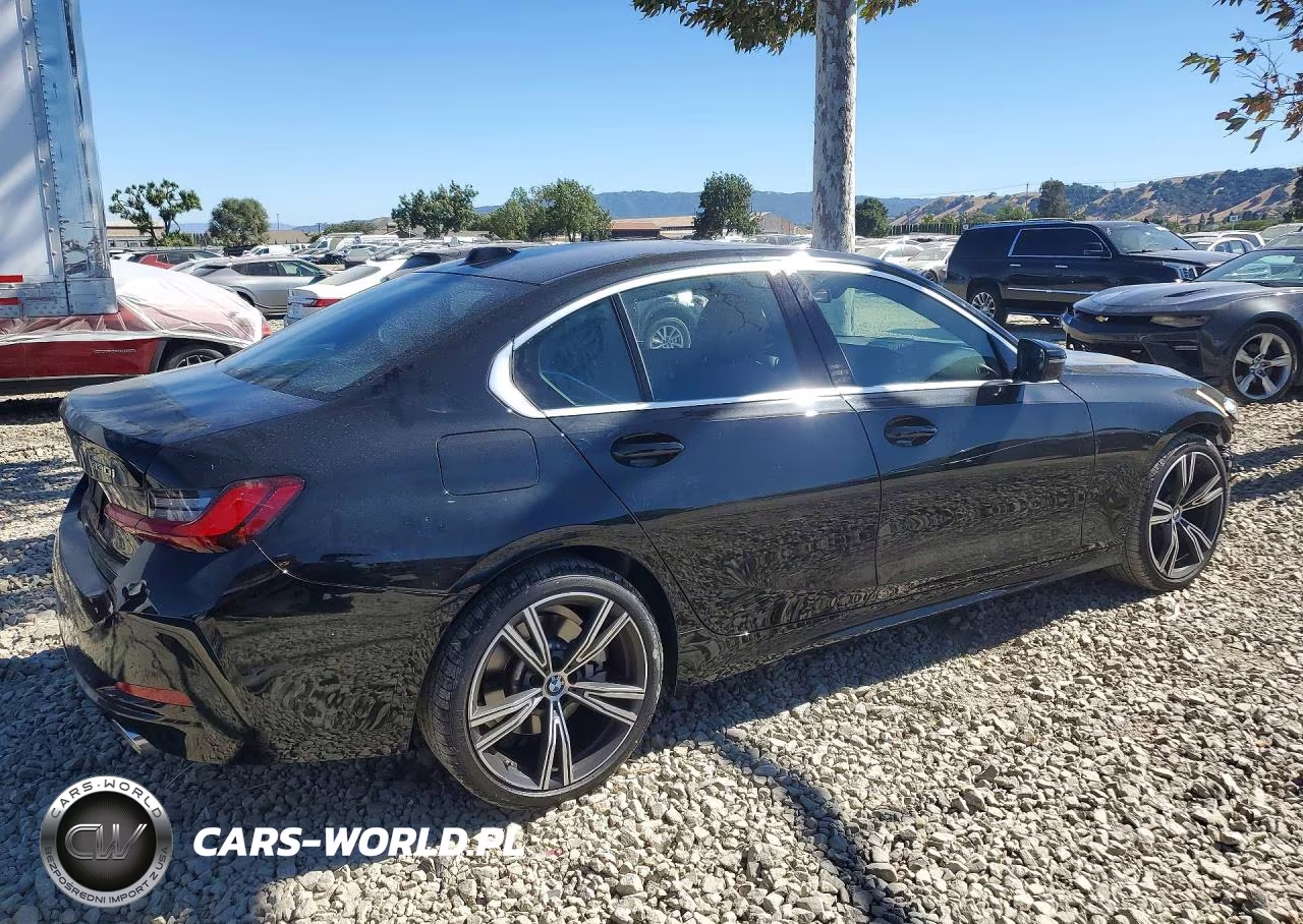 2024 BMW 330I VIN:3MW69FF03R8E23231 - 3