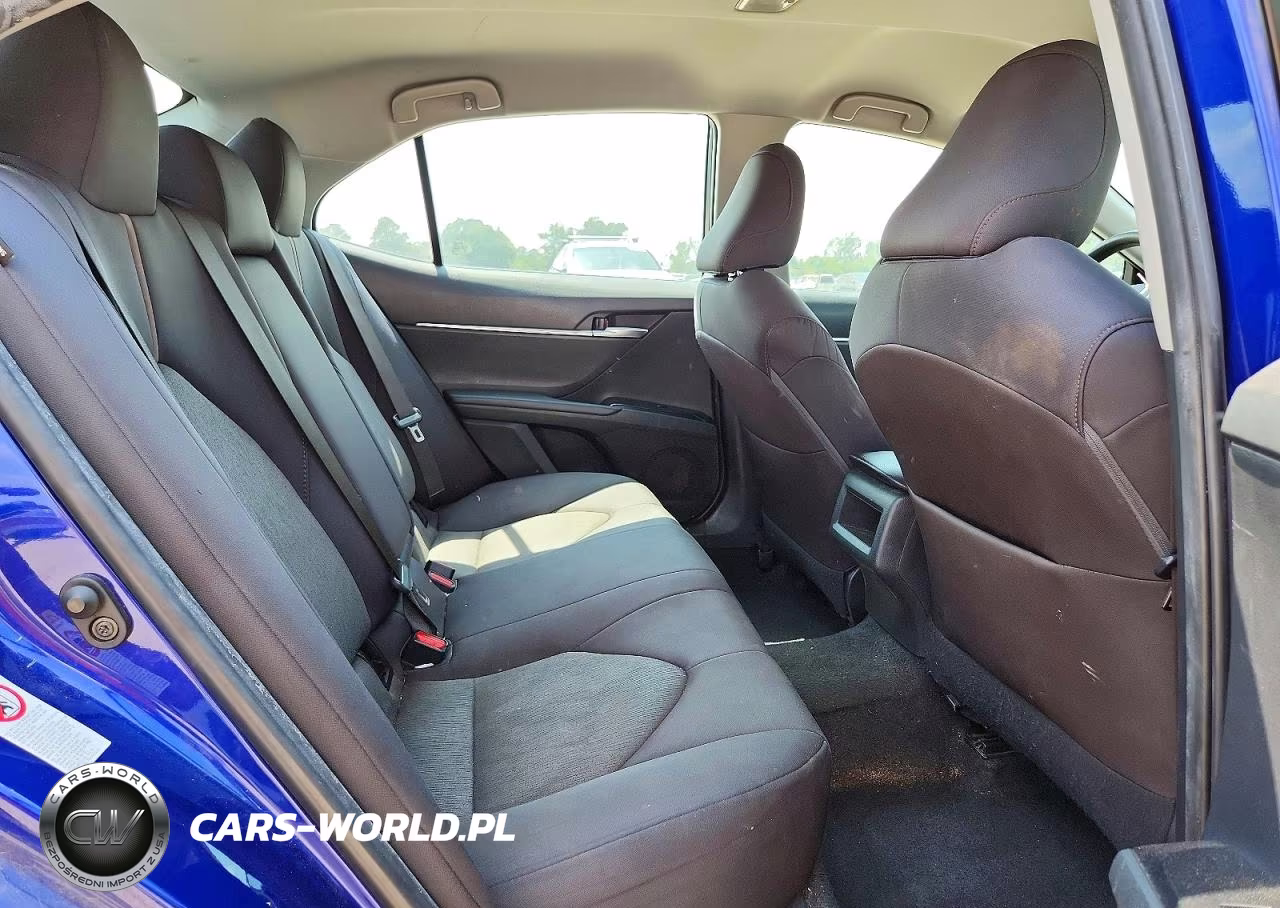 2018 Toyota Camry Le VIN:4T1B11HK9JU585636 - 10