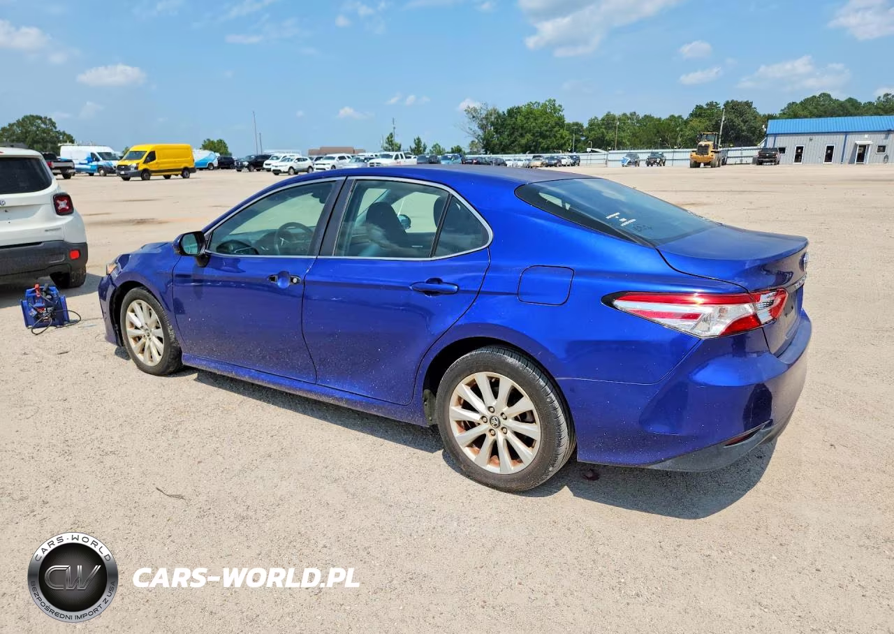 2018 Toyota Camry Le VIN:4T1B11HK9JU585636 - 2
