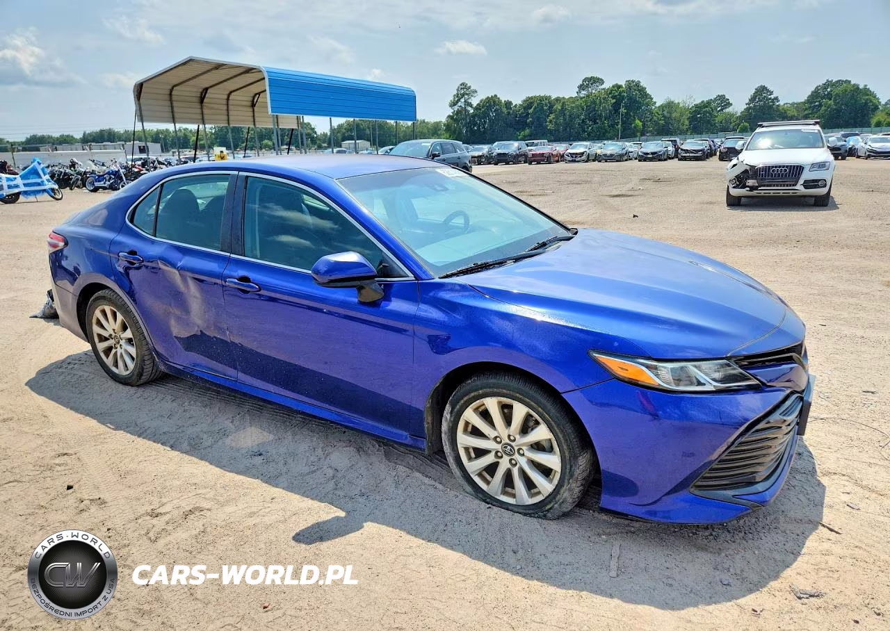 2018 Toyota Camry Le VIN:4T1B11HK9JU585636 - 4