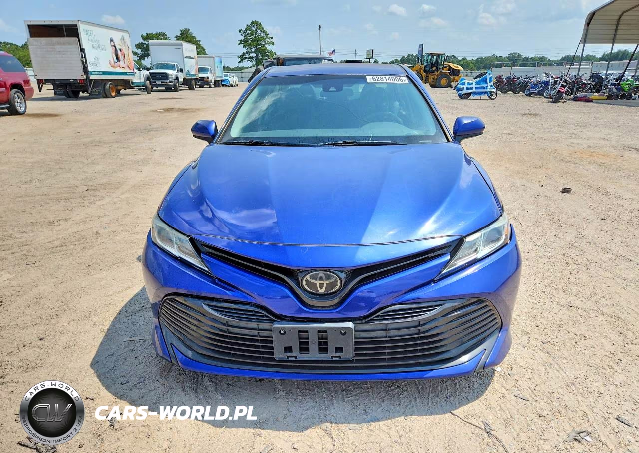 2018 Toyota Camry Le VIN:4T1B11HK9JU585636 - 5