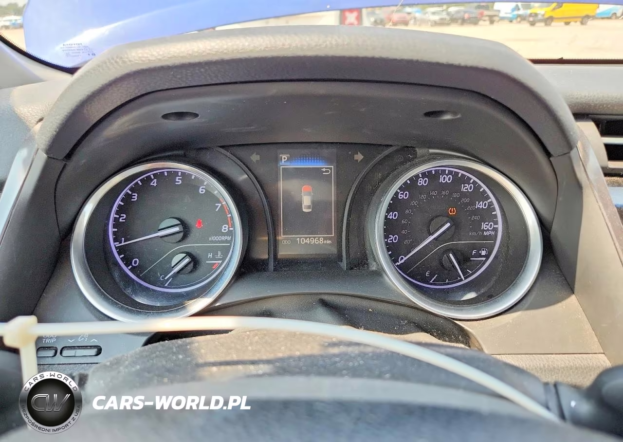 2018 Toyota Camry Le VIN:4T1B11HK9JU585636 - 9