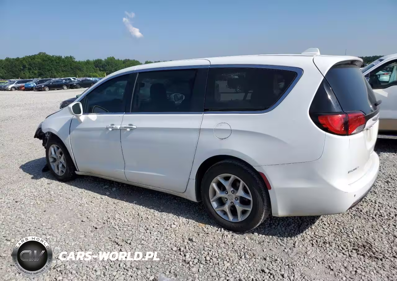2018 Chrysler Pacifica Touring Plus VIN:2C4RC1FG8JR122606 - 2