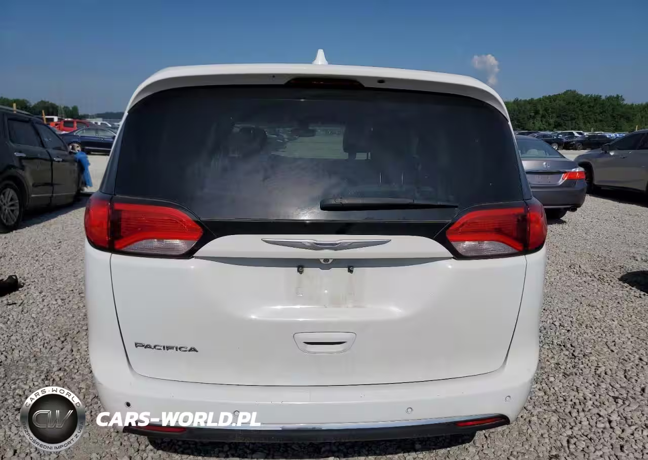 2018 Chrysler Pacifica Touring Plus VIN:2C4RC1FG8JR122606 - 6