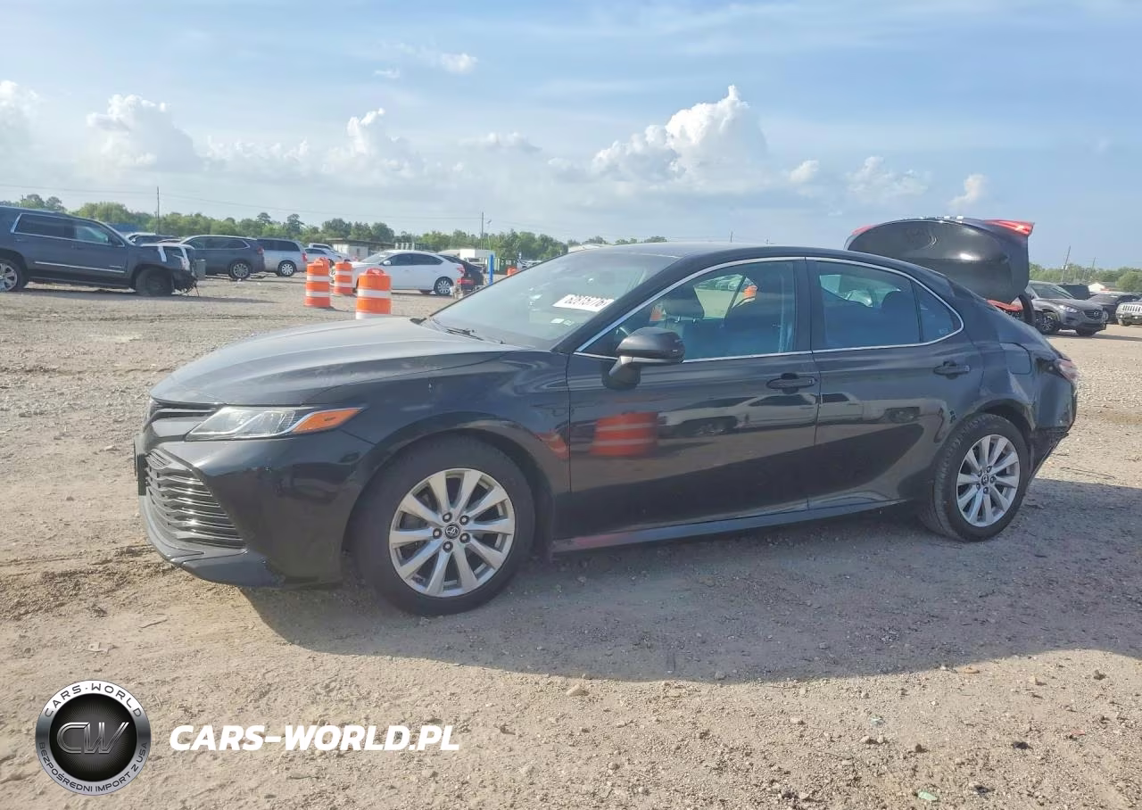 2018 Toyota Camry Le – zdjęcie 1 z 12