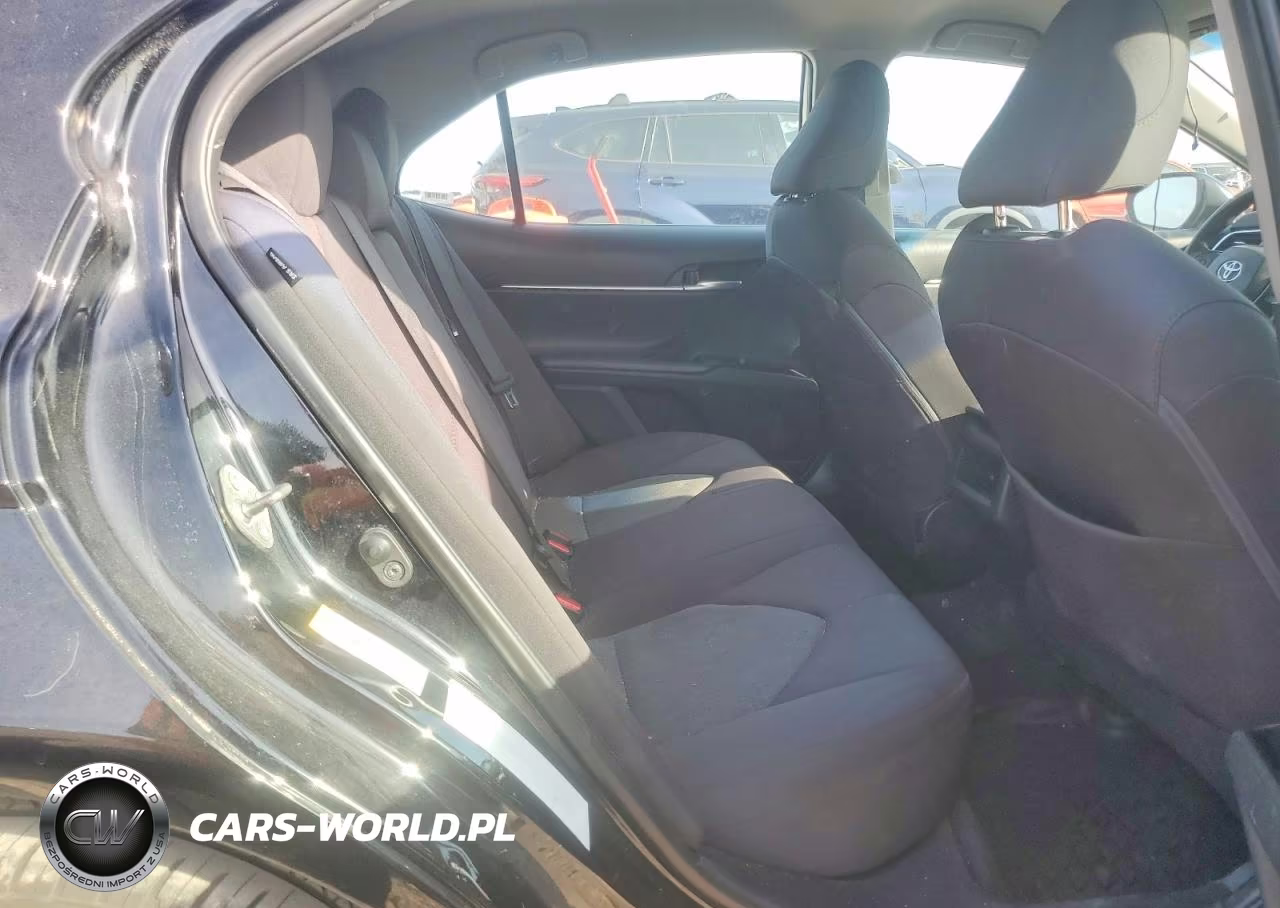 2018 Toyota Camry Le VIN:4T1B11HK3JU568119 - 10