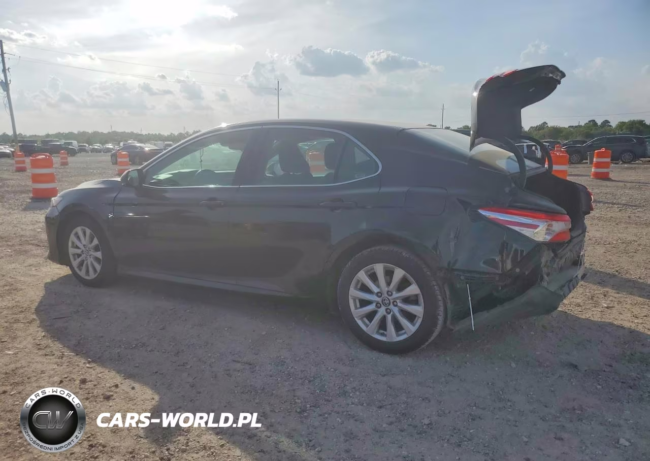 2018 Toyota Camry Le VIN:4T1B11HK3JU568119 - 2