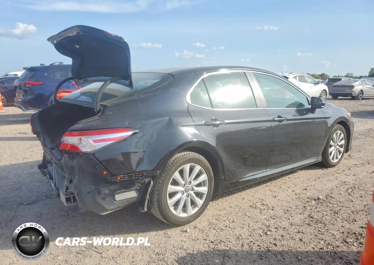 2018 Toyota Camry Le VIN:4T1B11HK3JU568119 - 3