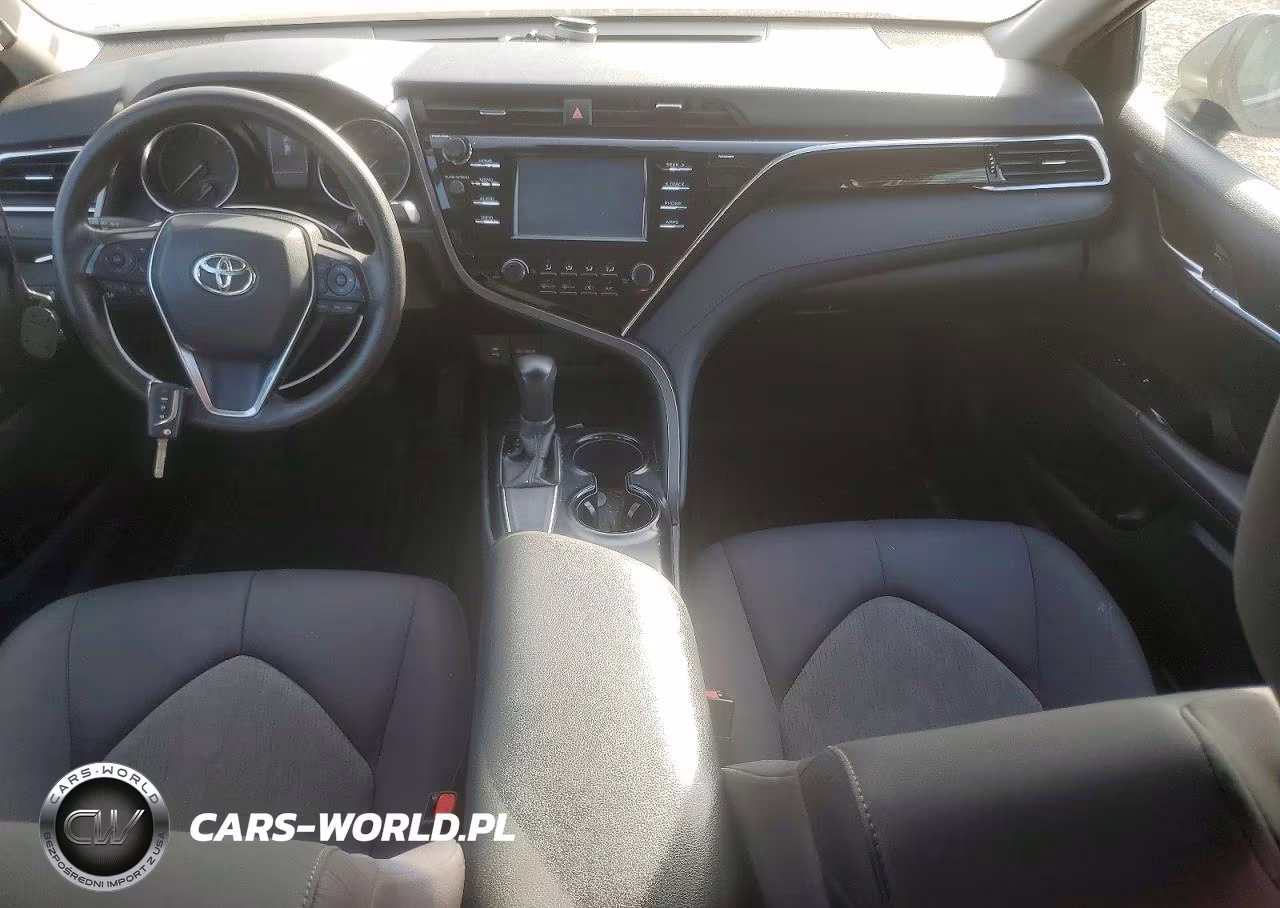 2018 Toyota Camry Le VIN:4T1B11HK3JU568119 - 8