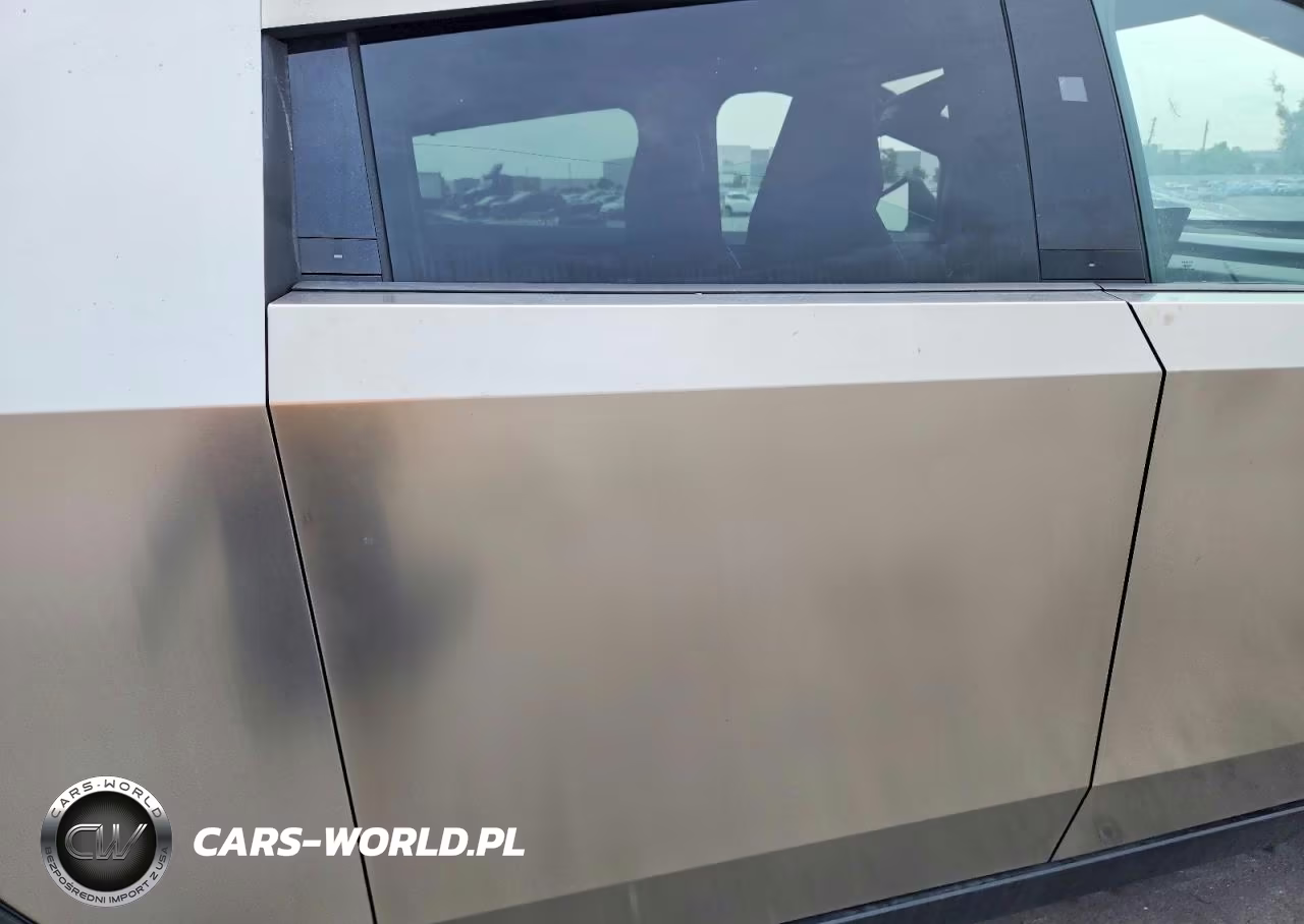 2025 Tesla Cybertruck VIN:7G2CEHED5SA075011 - 10