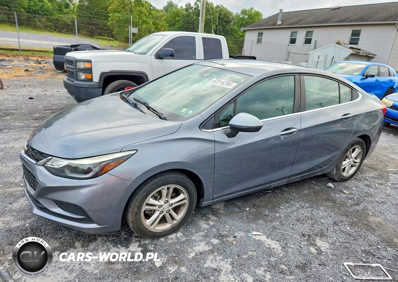 2018 Chevrolet Cruze Lt VIN:1G1BE5SM5J7131448 - 1