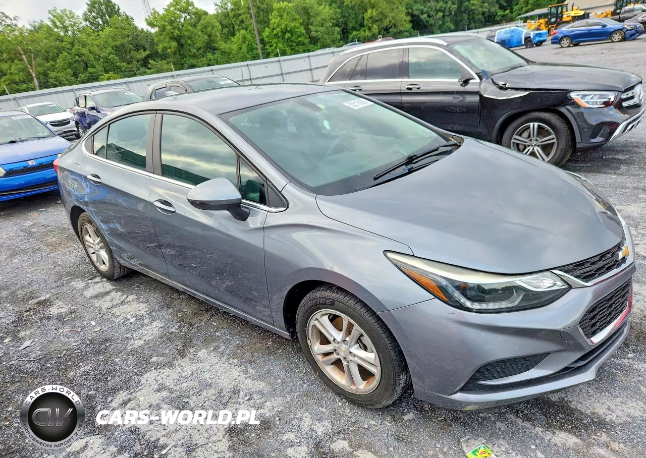 2018 Chevrolet Cruze Lt VIN:1G1BE5SM5J7131448 - 4