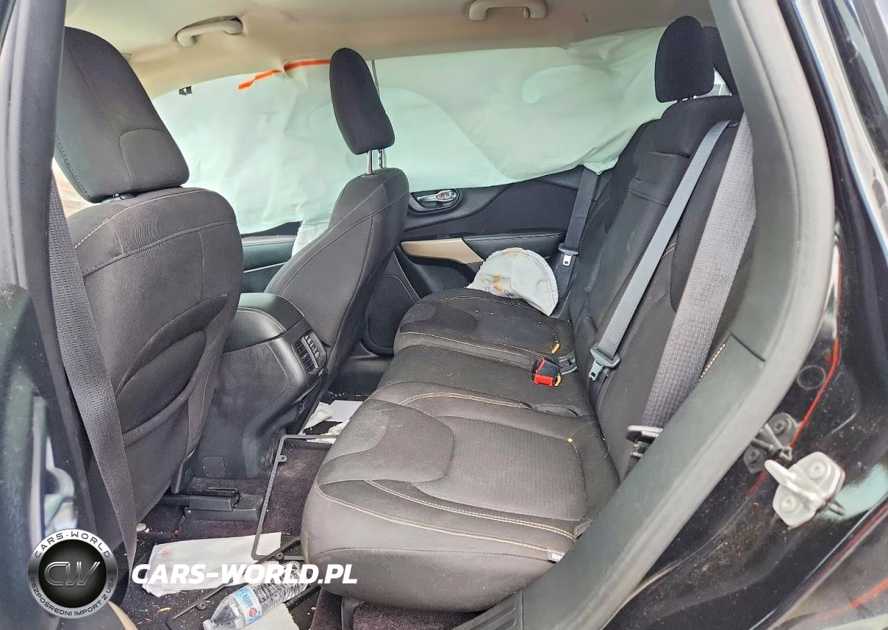 2017 Jeep Cherokee Latitude VIN:1C4PJMCB9HW614344 - 11