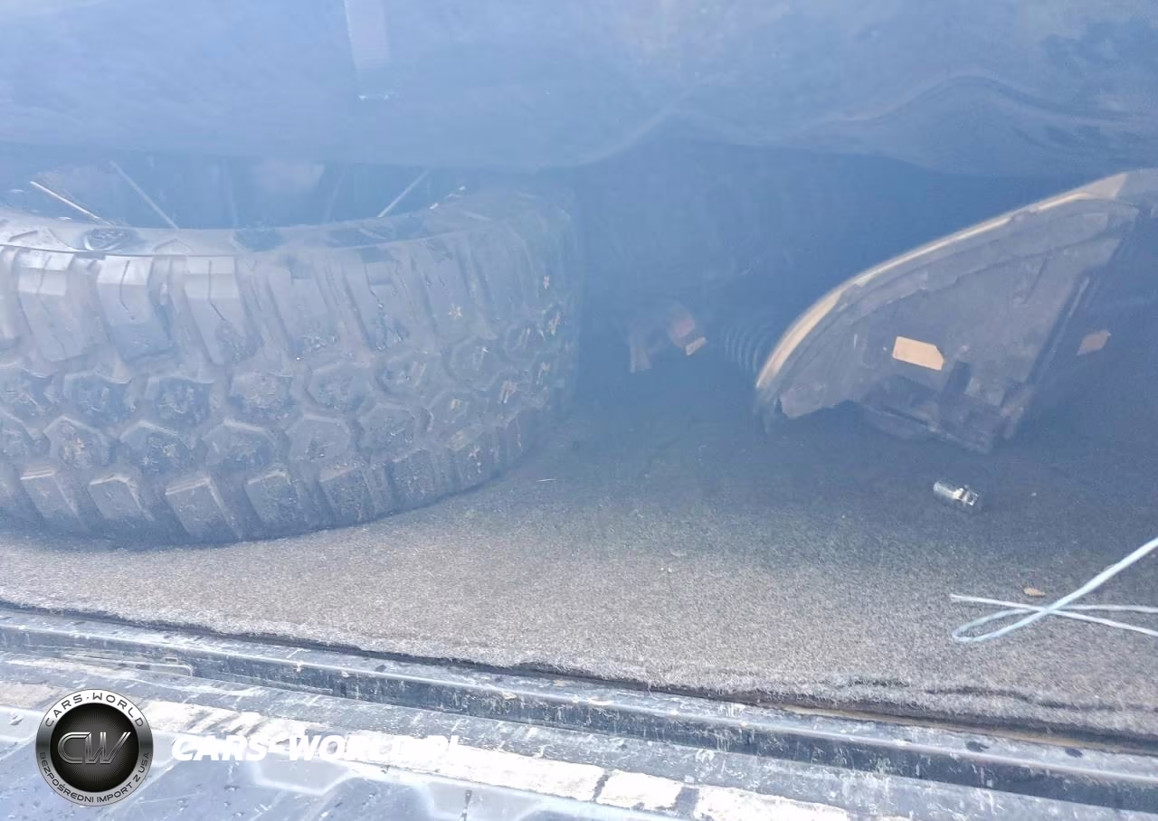2015 Ram 1500 Laramie VIN:1C6RR7NM2FS727968 - 12