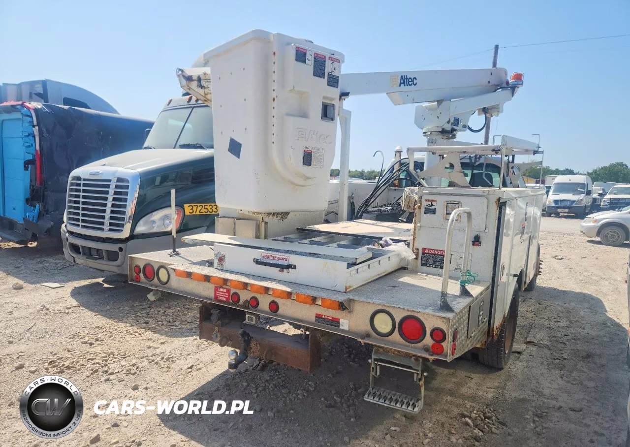 2013 Ford F450 Super Duty Bucket Truck VIN:1FDUF4GY0DEB00445 - 3