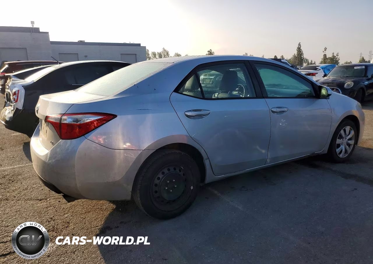 2015 Toyota Corolla Le VIN:2T1BURHEXFC258137 - 3