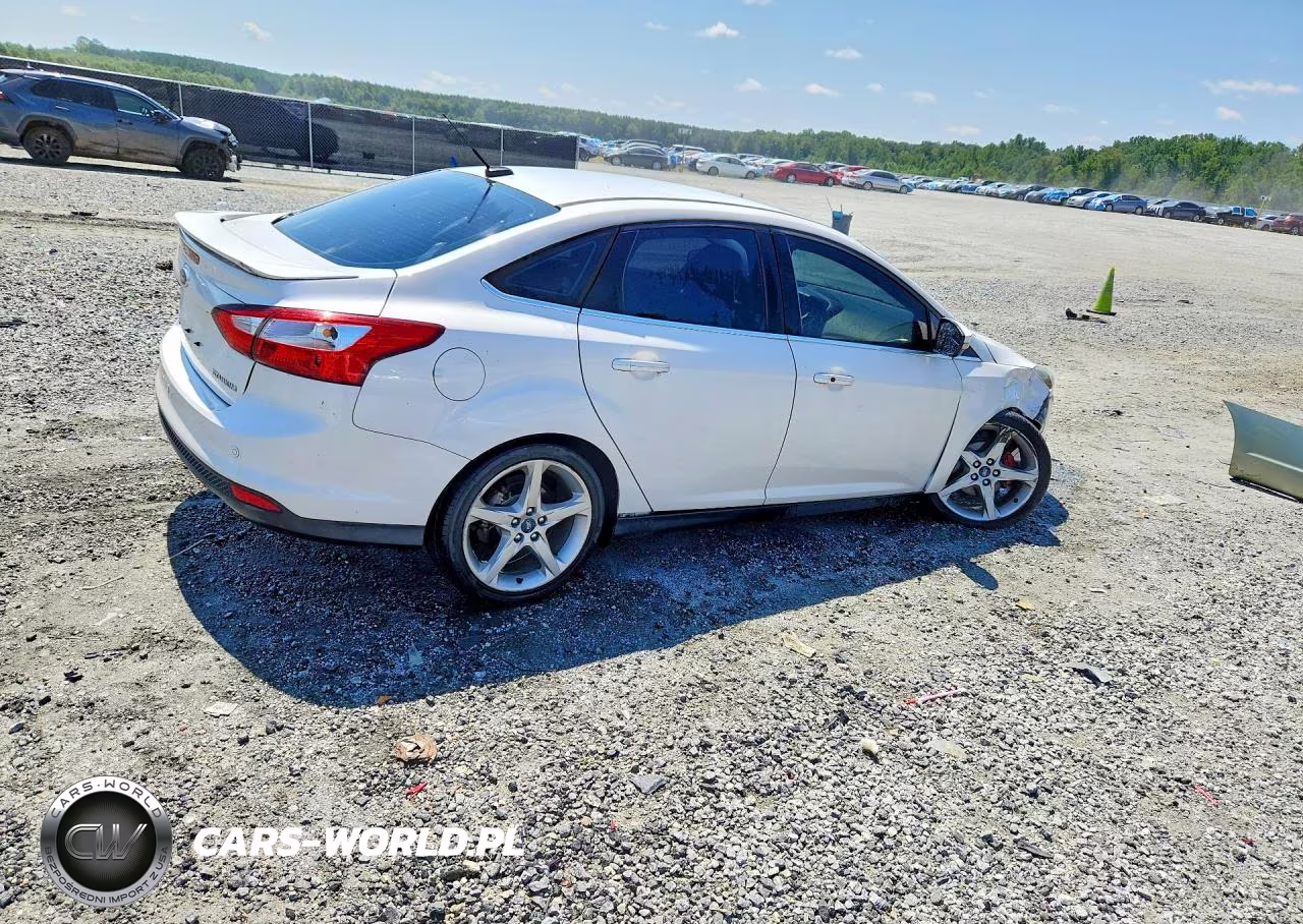 2012 Ford Focus Titanium VIN:1FAHP3J24CL432504 - 3