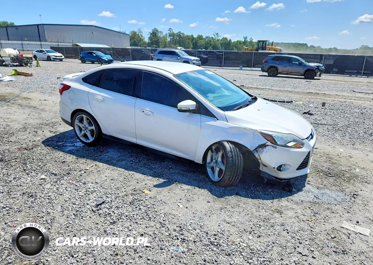 2012 Ford Focus Titanium VIN:1FAHP3J24CL432504 - 4