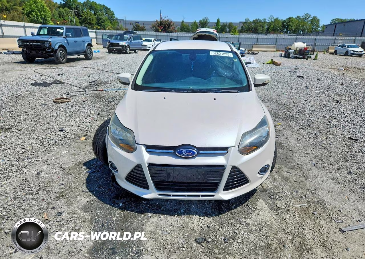 2012 Ford Focus Titanium VIN:1FAHP3J24CL432504 - 5