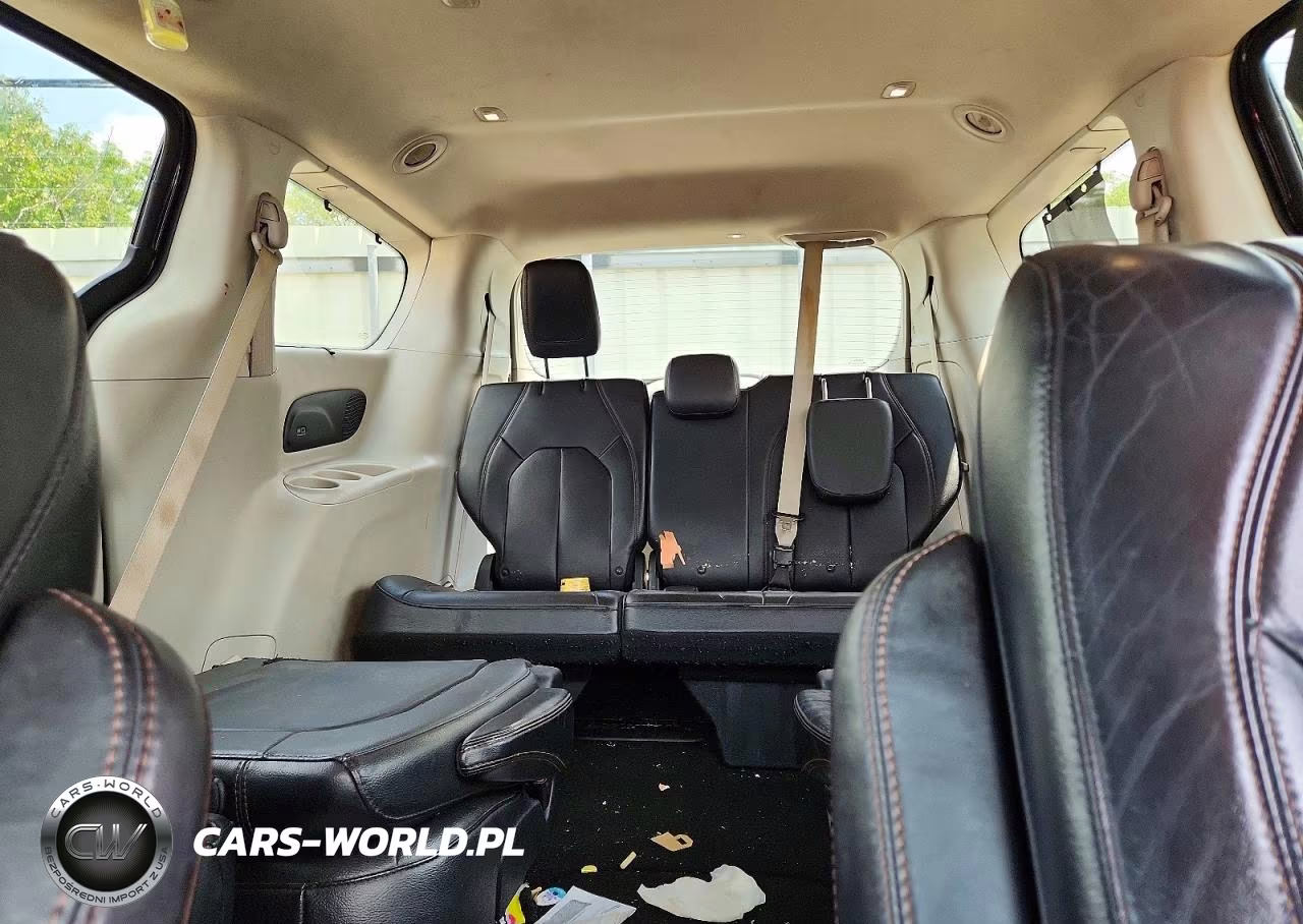 2018 Chrysler Pacifica Touring L VIN:2C4RC1BG2JR100414 - 10