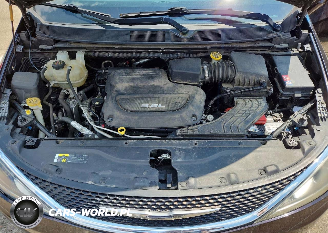 2018 Chrysler Pacifica Touring L VIN:2C4RC1BG2JR100414 - 12