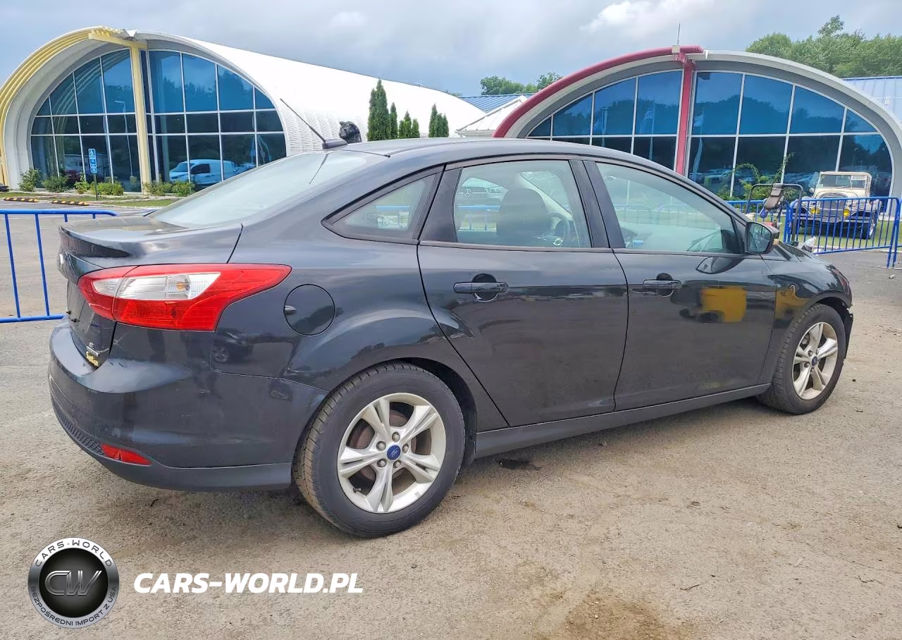 2014 Ford Focus Se VIN:1FADP3F24EL428298 - 3