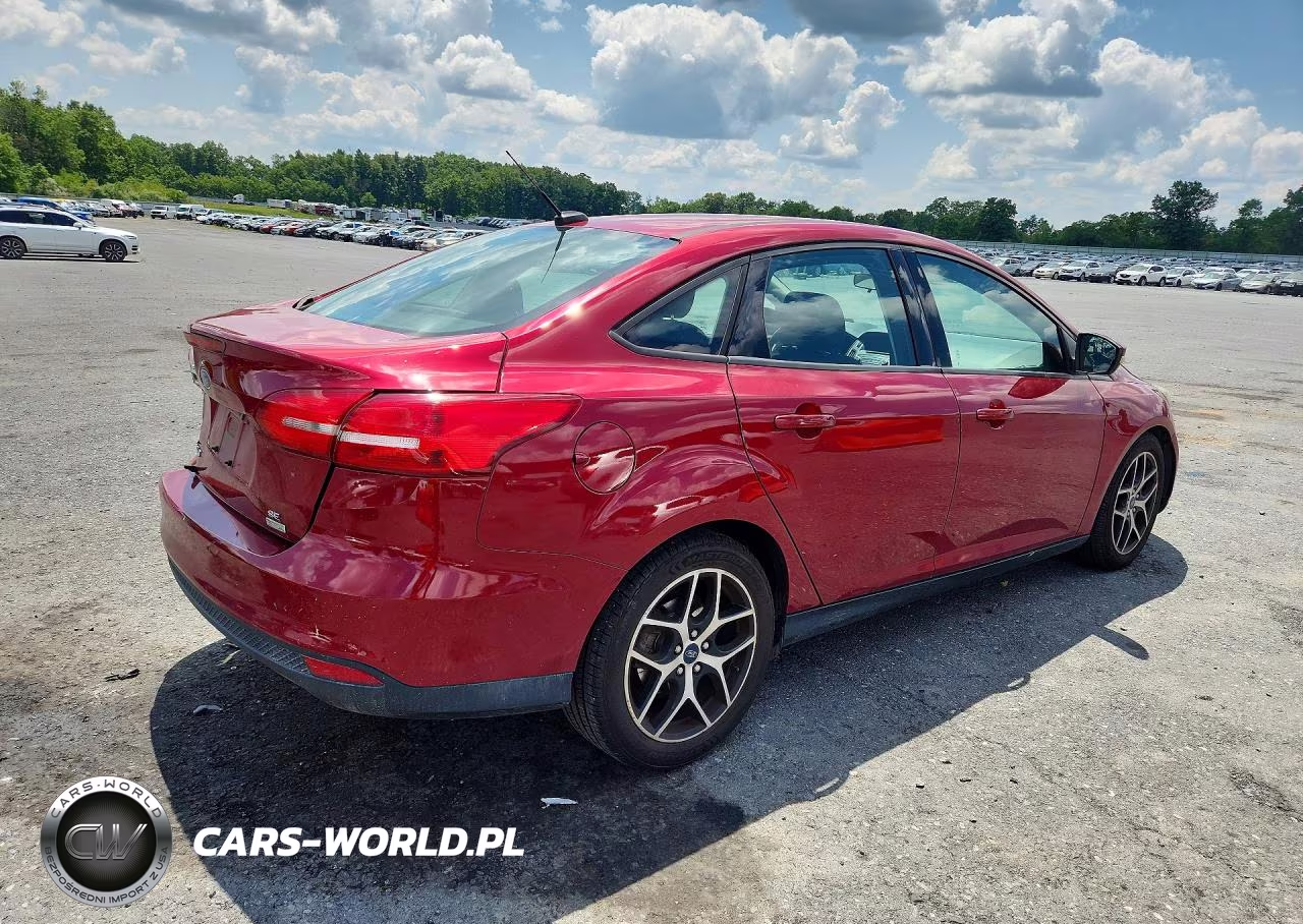 2017 Ford Focus Se VIN:1FADP3FE2HL289531 - 3