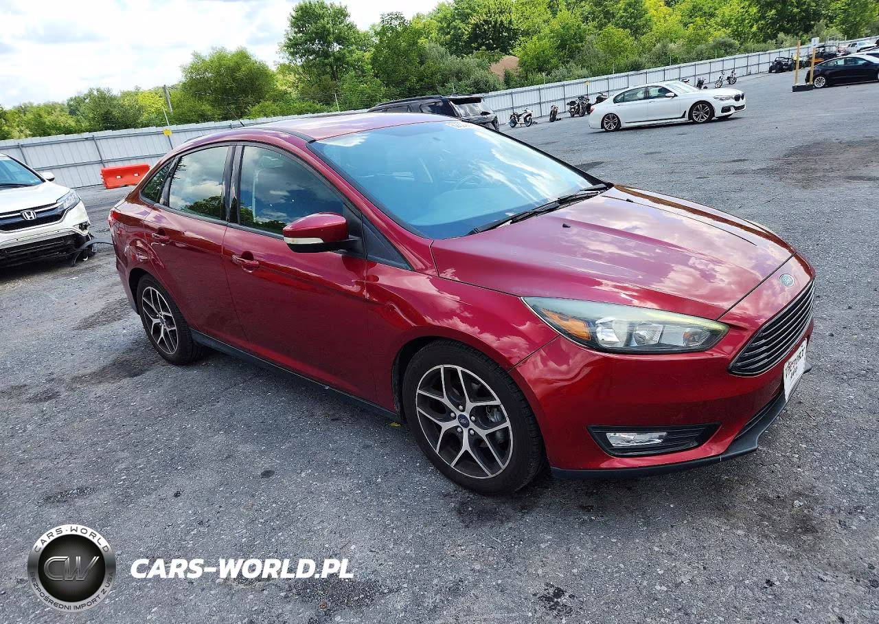 2017 Ford Focus Se VIN:1FADP3FE2HL289531 - 4