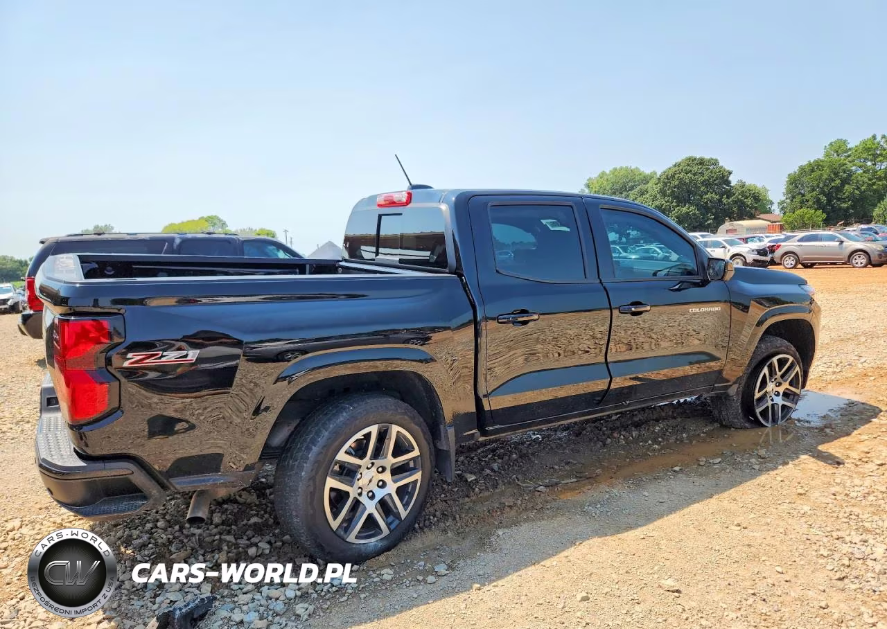 2024 Chevrolet Colorado Z71 VIN:1GCPTDEK7R1271846 - 3